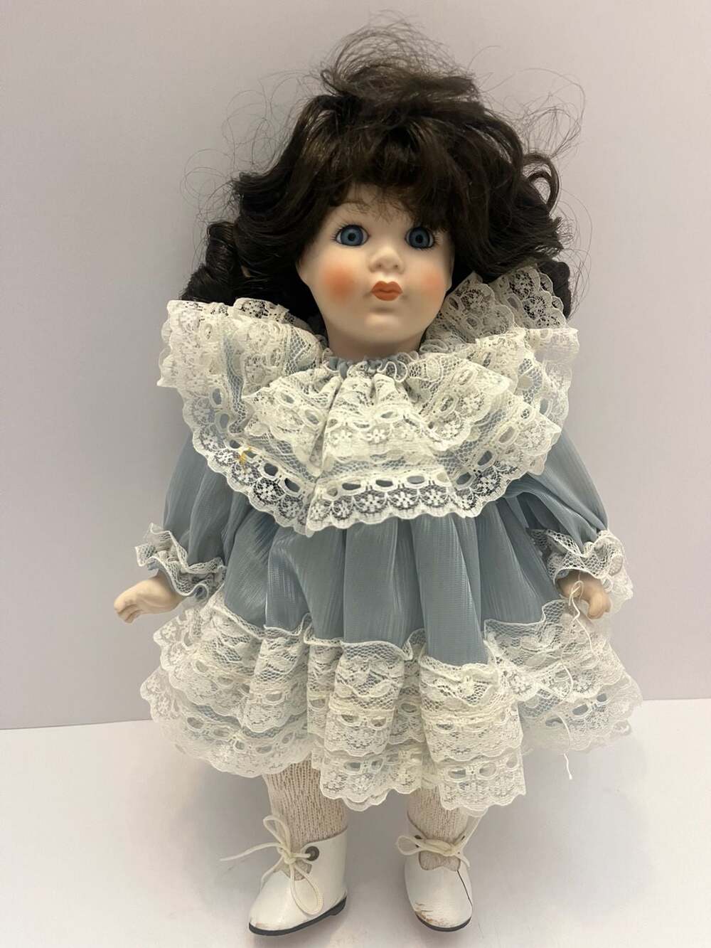 Vintage MANN "it's a Small World" Porcelain Doll, Musical, 1987 - ,